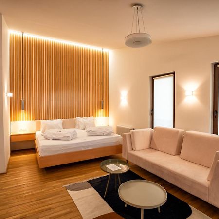 Hotel Curtea Veche Curtea de Argeş Екстериор снимка
