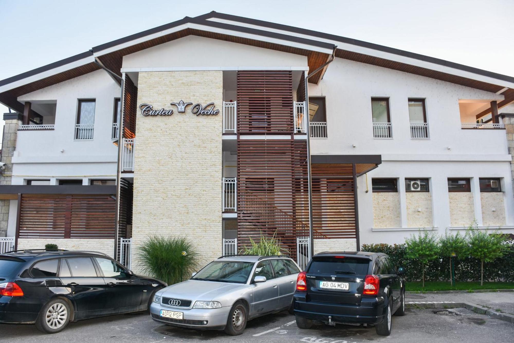 Hotel Curtea Veche Curtea de Argeş Екстериор снимка