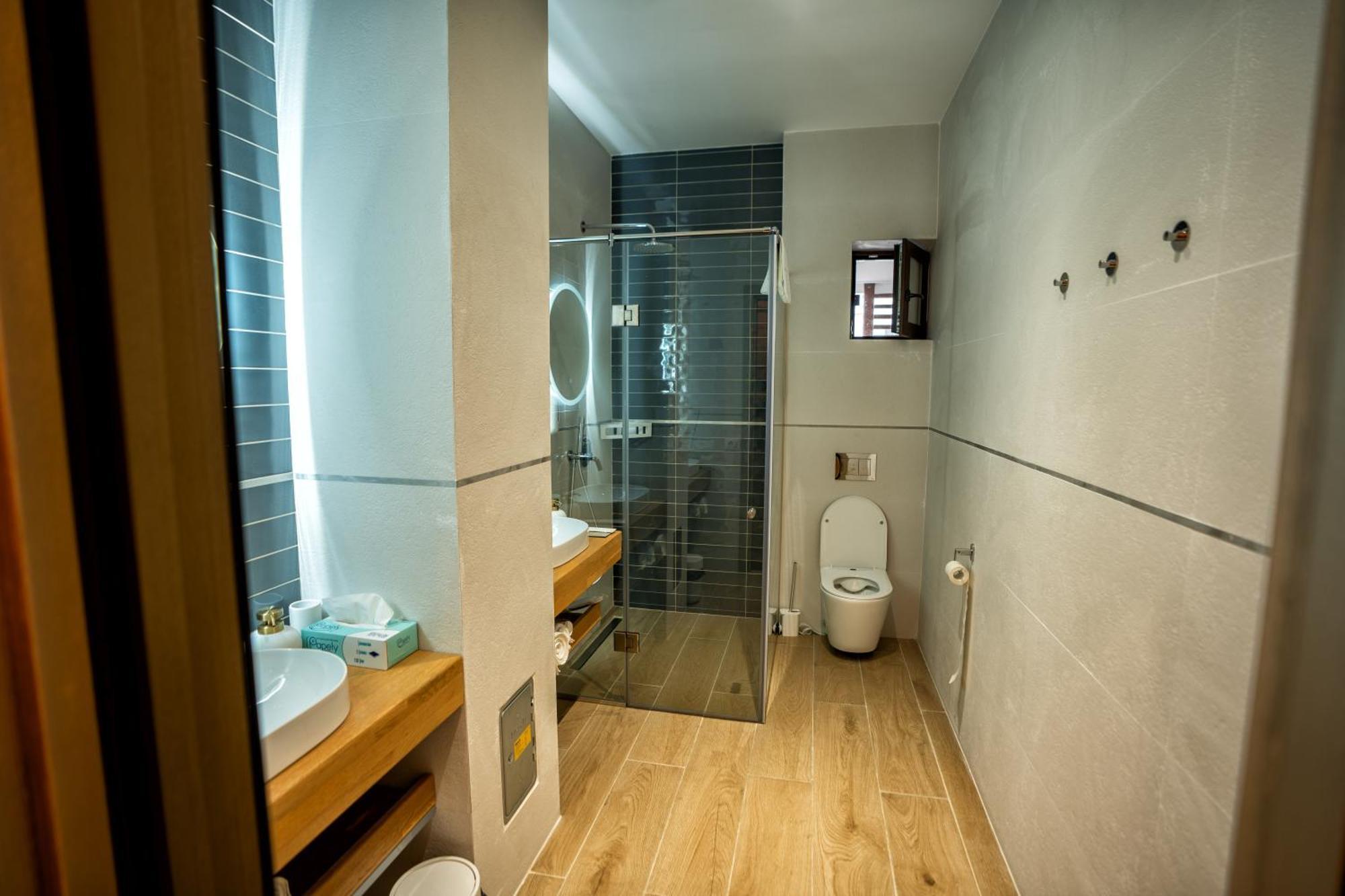 Hotel Curtea Veche Curtea de Argeş Екстериор снимка